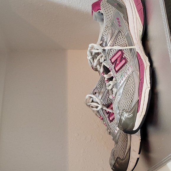 New Balance x Susan G. Moment for the Cure Breast Cancer Gray & Magenta …
